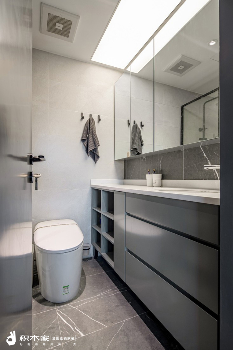 安裝衛生間的整體浴柜主要包括位置、尺寸、線路圖、高度以及所需附件這五個方面